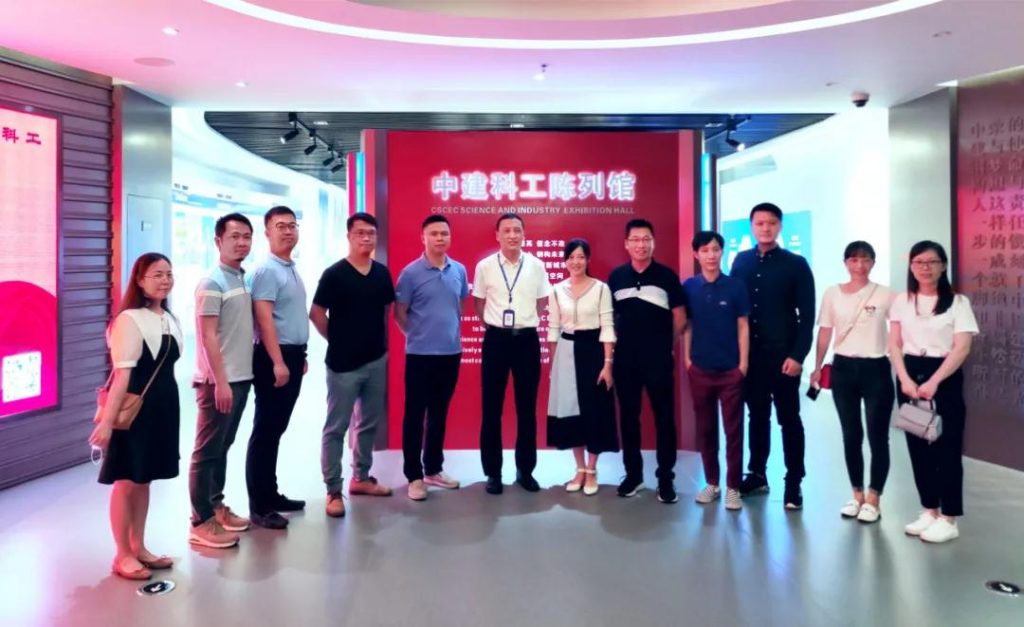 廣東工業(yè)設(shè)計(jì)城領(lǐng)導(dǎo)、深圳中國(guó)鋼結(jié)構(gòu)博物館館長(zhǎng)、巖星領(lǐng)導(dǎo)合照